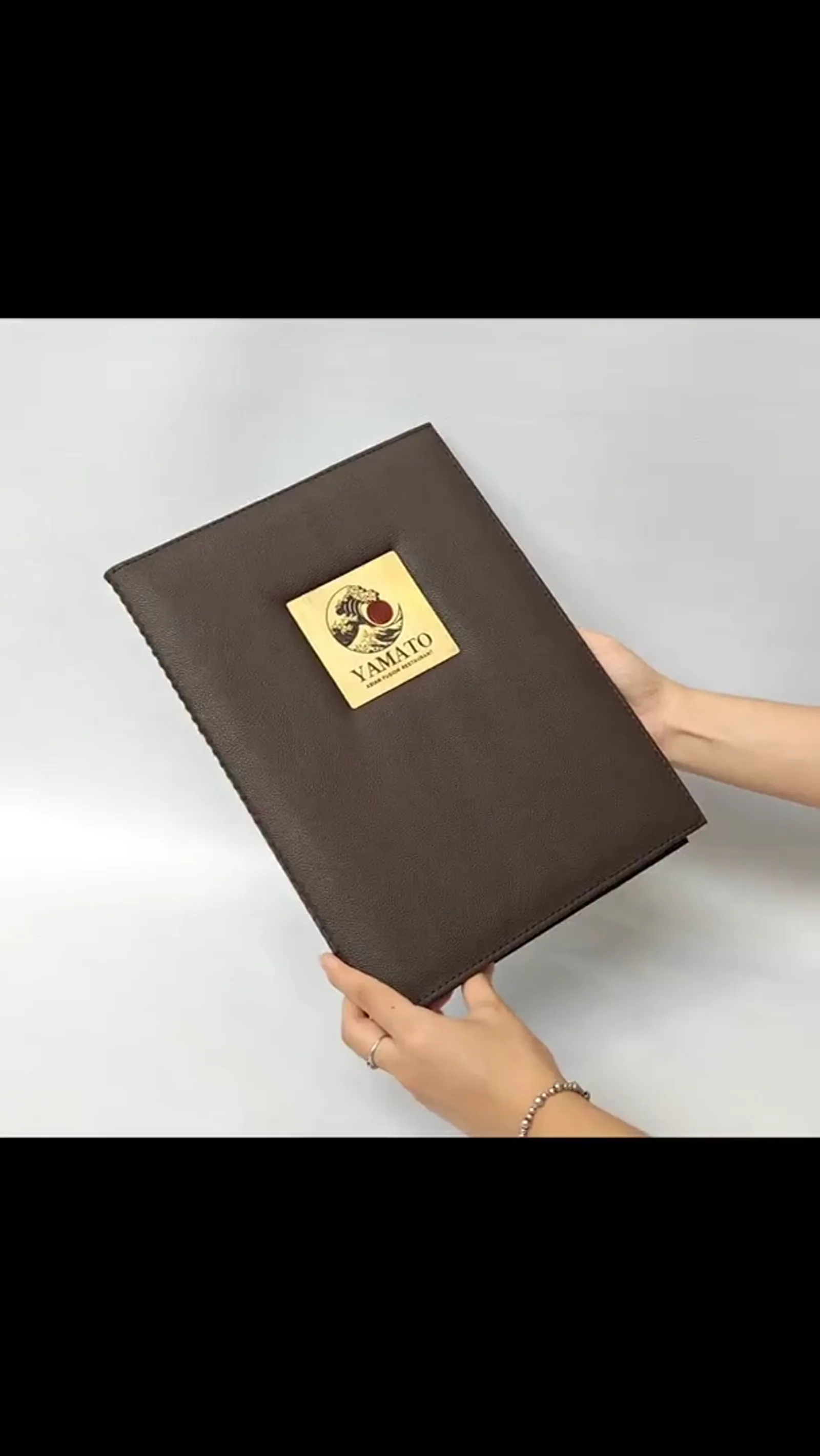 360-degree video of the leather menu cover