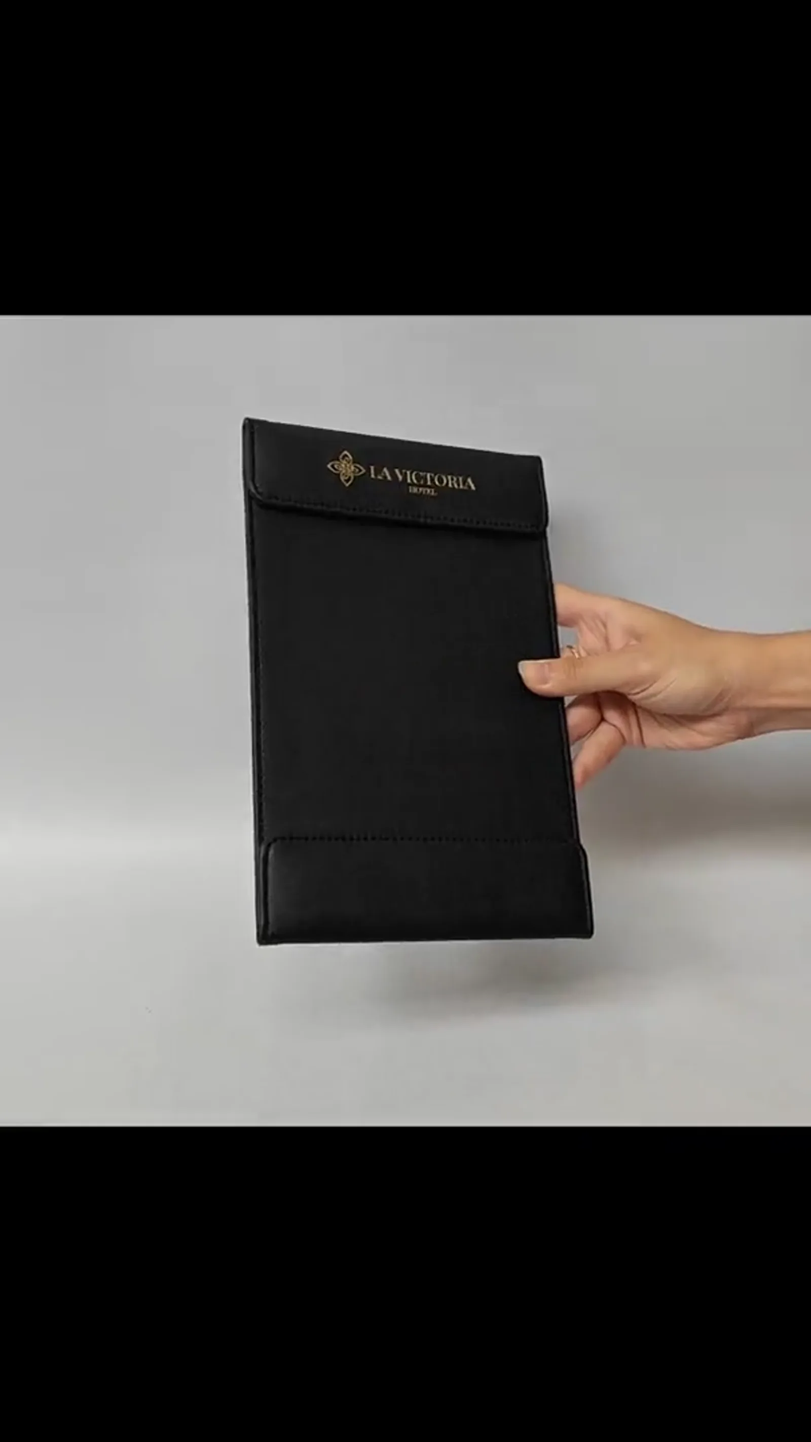 360-degree video of the leather check presenter