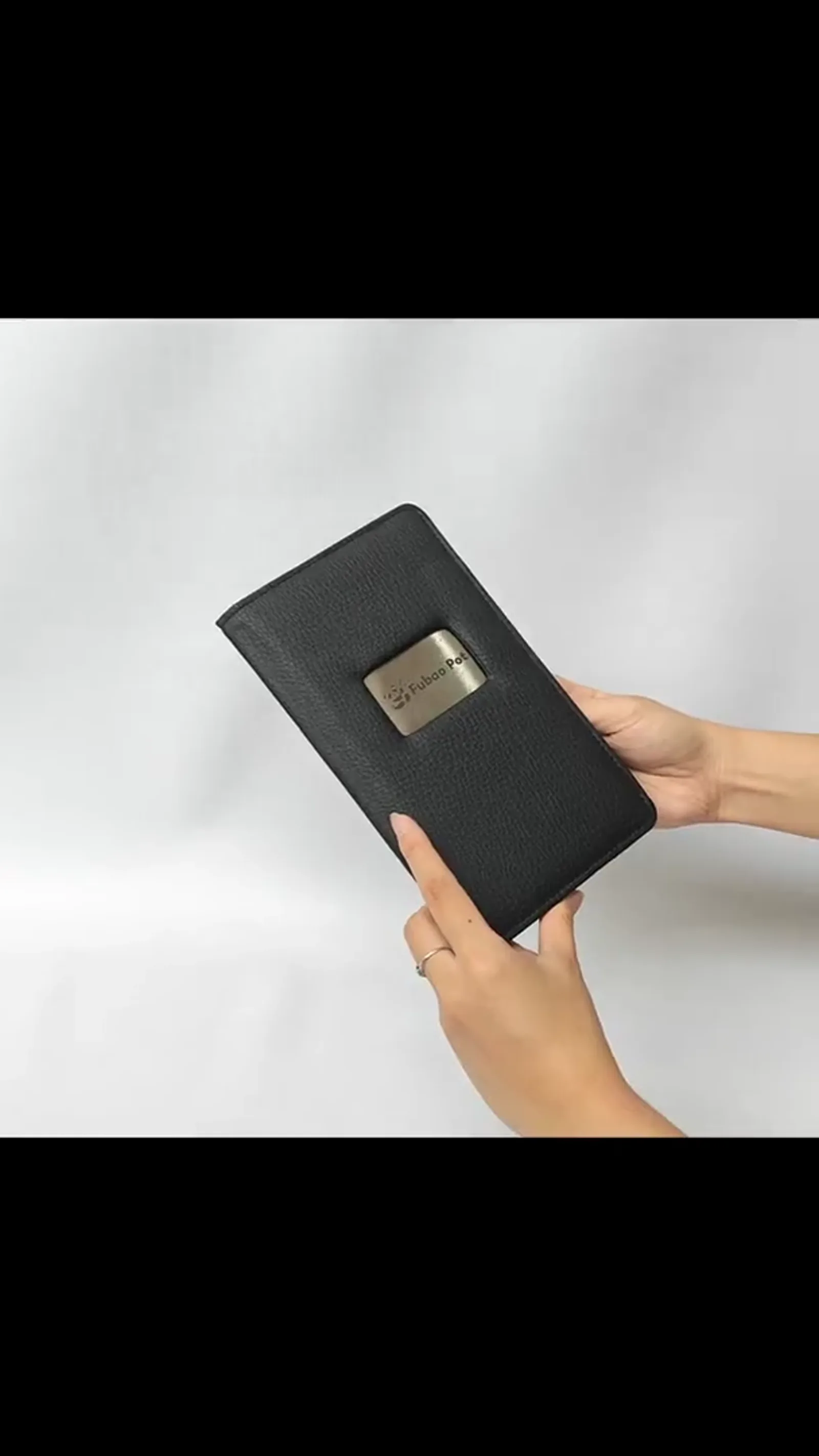 360-degree video of the leather check presenter