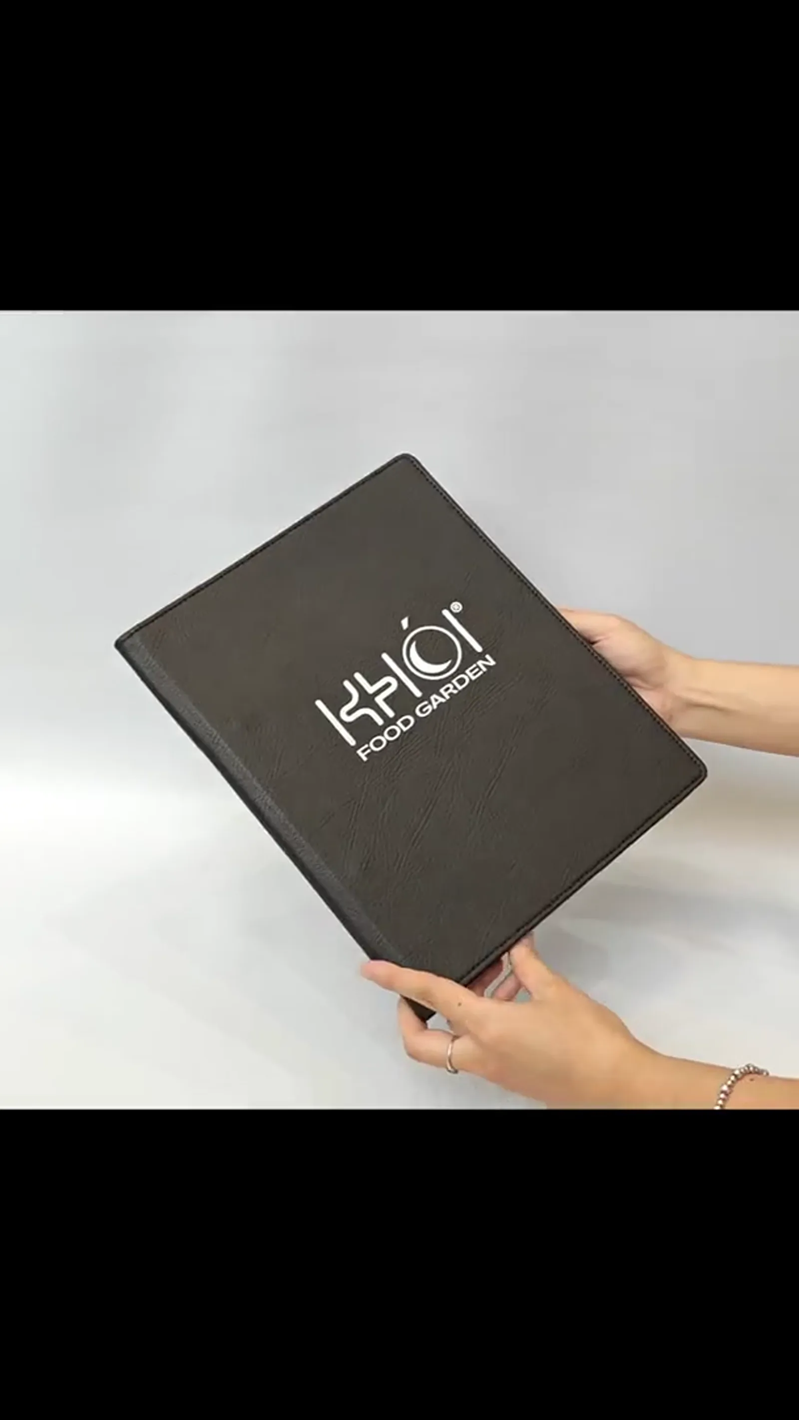 360-degree video of the leather menu binder